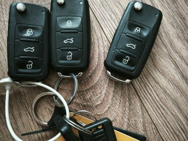 Білий Шкода Октавія, об'ємом двигуна 1.6 л та пробігом 324 тис. км за 6200 $, фото 5 на Automoto.ua