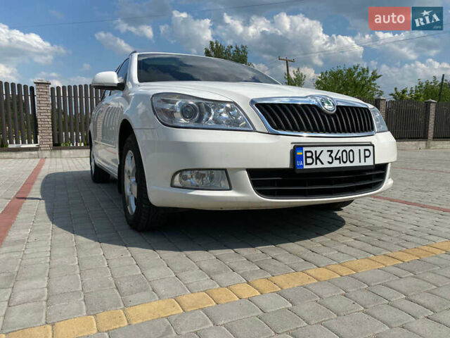 Белый Шкода Октавия, объемом двигателя 1.6 л и пробегом 276 тыс. км за 8999 $, фото 7 на Automoto.ua