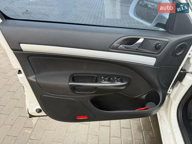 Белый Шкода Октавия, объемом двигателя 1.6 л и пробегом 265 тыс. км за 5499 $, фото 11 на Automoto.ua