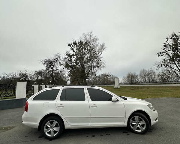 Белый Шкода Октавия, объемом двигателя 1.6 л и пробегом 430 тыс. км за 6850 $, фото 5 на Automoto.ua