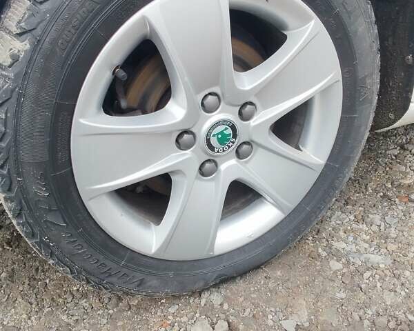 Белый Шкода Октавия, объемом двигателя 1.2 л и пробегом 175 тыс. км за 7000 $, фото 1 на Automoto.ua