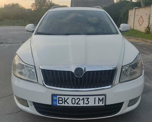 Білий Шкода Октавія, об'ємом двигуна 1.6 л та пробігом 357 тис. км за 6400 $, фото 2 на Automoto.ua