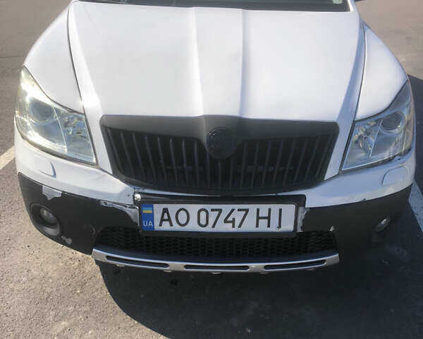 Белый Шкода Октавия, объемом двигателя 1.97 л и пробегом 300 тыс. км за 8600 $, фото 4 на Automoto.ua