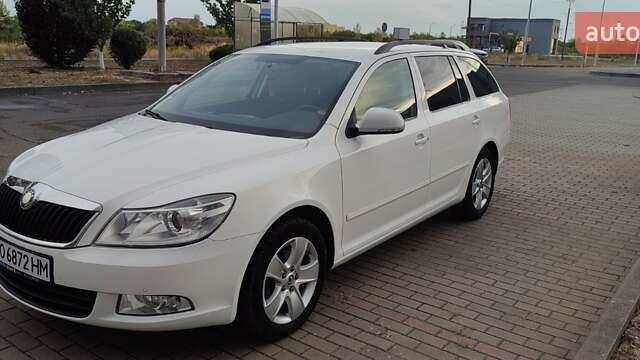 Белый Шкода Октавия, объемом двигателя 1.6 л и пробегом 299 тыс. км за 7500 $, фото 1 на Automoto.ua