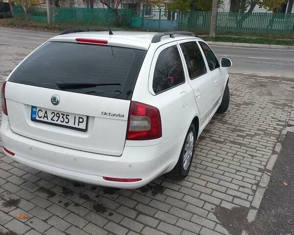 Белый Шкода Октавия, объемом двигателя 1.6 л и пробегом 360 тыс. км за 7900 $, фото 10 на Automoto.ua