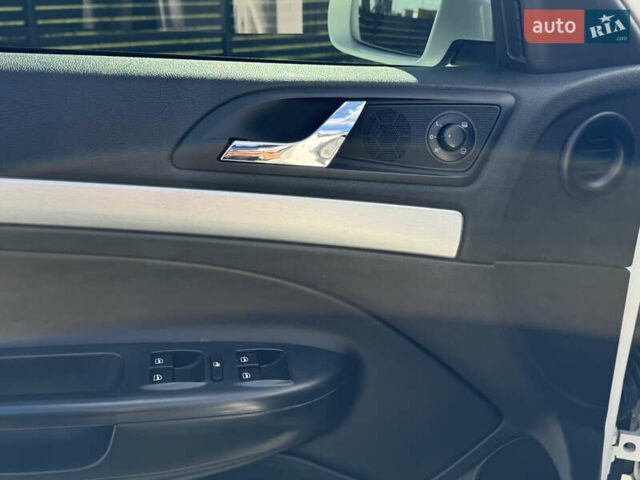 Белый Шкода Октавия, объемом двигателя 2 л и пробегом 311 тыс. км за 10999 $, фото 8 на Automoto.ua