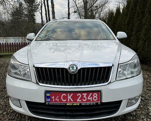 Белый Шкода Октавия, объемом двигателя 1.6 л и пробегом 227 тыс. км за 9400 $, фото 2 на Automoto.ua
