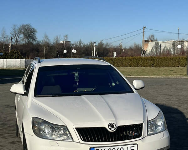 Белый Шкода Октавия, объемом двигателя 1.97 л и пробегом 298 тыс. км за 9999 $, фото 7 на Automoto.ua