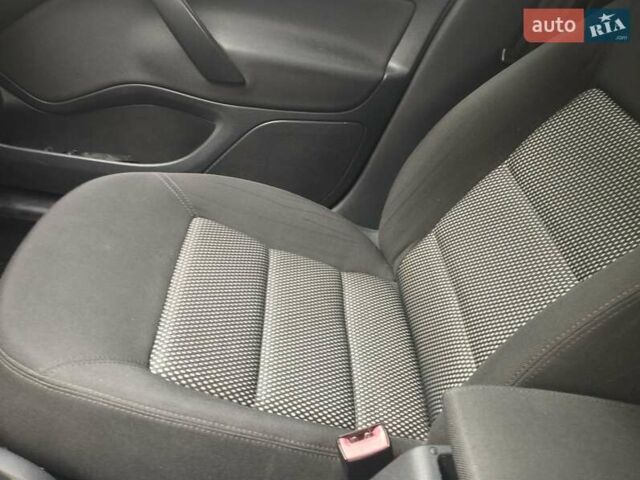 Білий Шкода Октавія, об'ємом двигуна 1.8 л та пробігом 251 тис. км за 10000 $, фото 17 на Automoto.ua