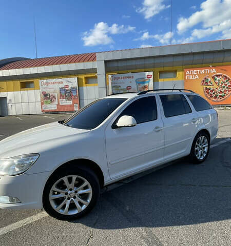 Белый Шкода Октавия, объемом двигателя 1.6 л и пробегом 291 тыс. км за 8200 $, фото 1 на Automoto.ua