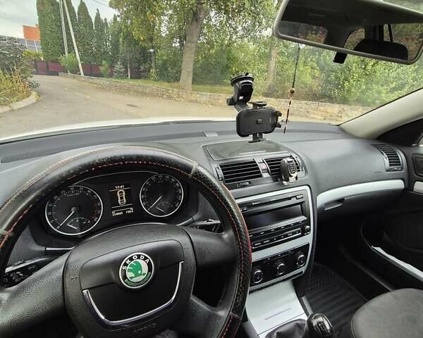 Білий Шкода Октавія, об'ємом двигуна 1.6 л та пробігом 224 тис. км за 7600 $, фото 19 на Automoto.ua