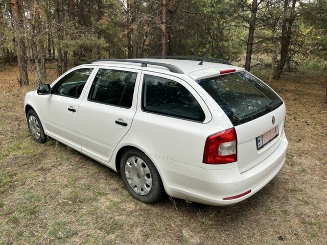 Белый Шкода Октавия, объемом двигателя 1.6 л и пробегом 263 тыс. км за 7499 $, фото 5 на Automoto.ua