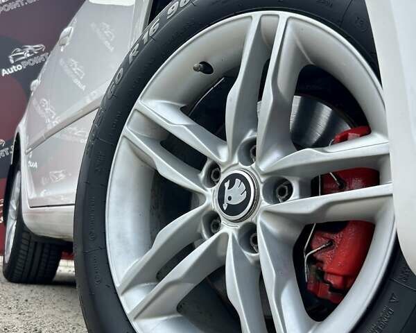 Білий Шкода Октавія, об'ємом двигуна 1.8 л та пробігом 233 тис. км за 8200 $, фото 6 на Automoto.ua