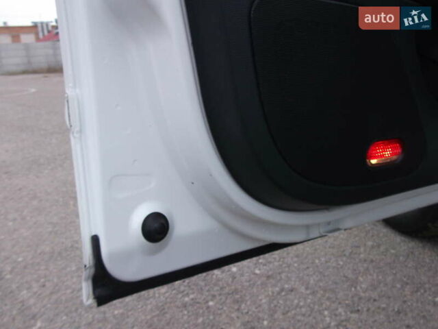 Белый Шкода Октавия, объемом двигателя 1.2 л и пробегом 260 тыс. км за 7700 $, фото 19 на Automoto.ua