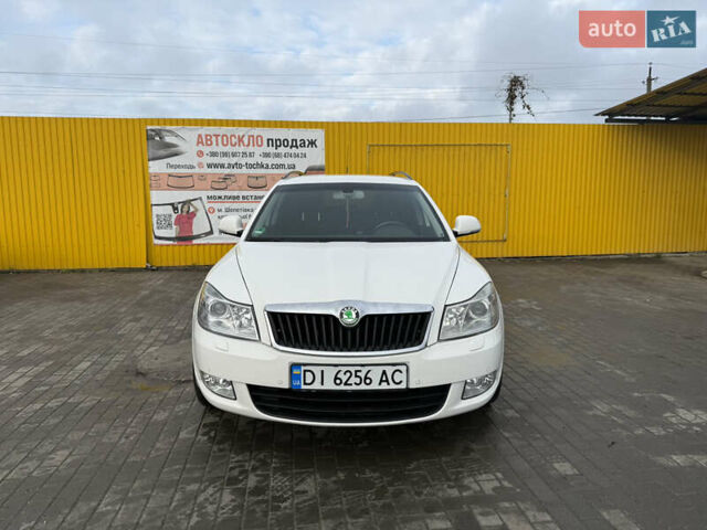 Белый Шкода Октавия, объемом двигателя 1.6 л и пробегом 265 тыс. км за 5499 $, фото 1 на Automoto.ua