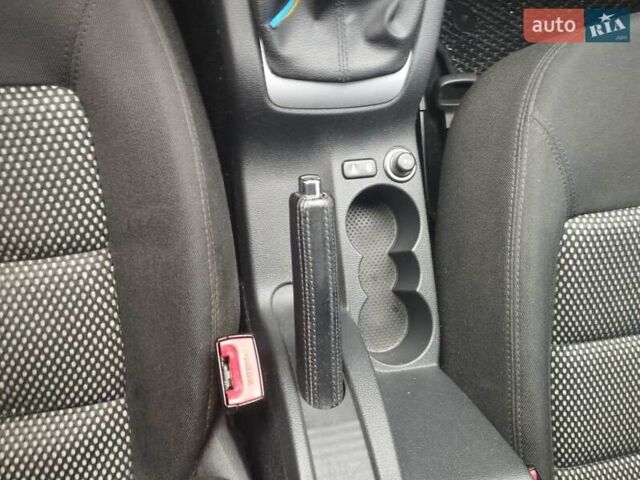 Білий Шкода Октавія, об'ємом двигуна 1.8 л та пробігом 251 тис. км за 10000 $, фото 23 на Automoto.ua