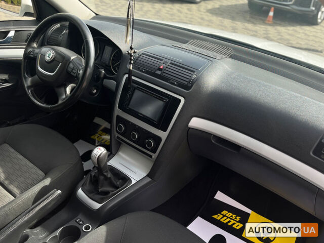 Белый Шкода Октавия, объемом двигателя 1.6 л и пробегом 245 тыс. км за 8200 $, фото 24 на Automoto.ua