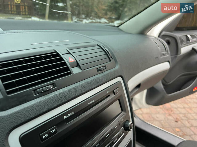 Белый Шкода Октавия, объемом двигателя 1.6 л и пробегом 309 тыс. км за 7499 $, фото 49 на Automoto.ua