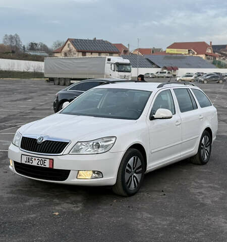 Белый Шкода Октавия, объемом двигателя 0 л и пробегом 247 тыс. км за 6550 $, фото 3 на Automoto.ua