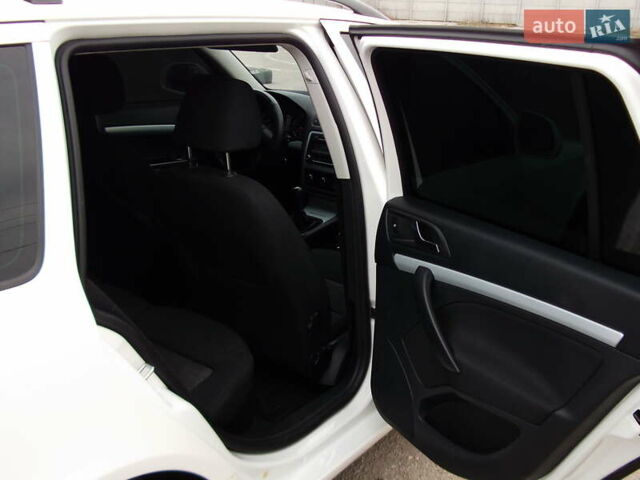 Белый Шкода Октавия, объемом двигателя 1.2 л и пробегом 260 тыс. км за 7700 $, фото 24 на Automoto.ua