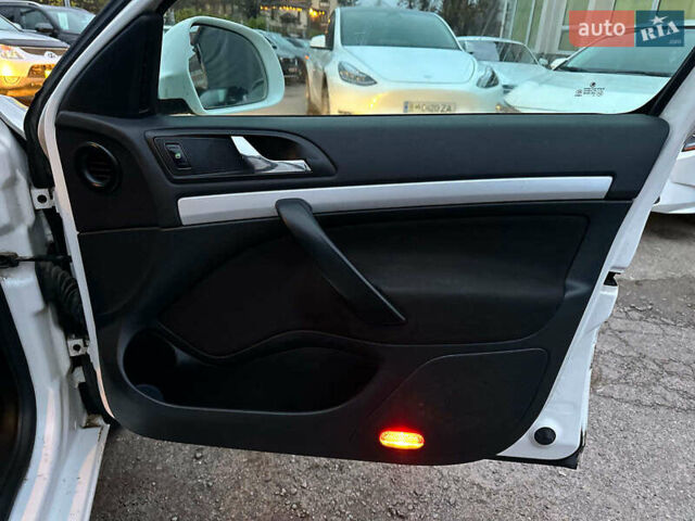 Білий Шкода Октавія, об'ємом двигуна 1.8 л та пробігом 316 тис. км за 7290 $, фото 17 на Automoto.ua