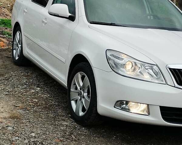 Белый Шкода Октавия, объемом двигателя 1.2 л и пробегом 175 тыс. км за 7000 $, фото 3 на Automoto.ua