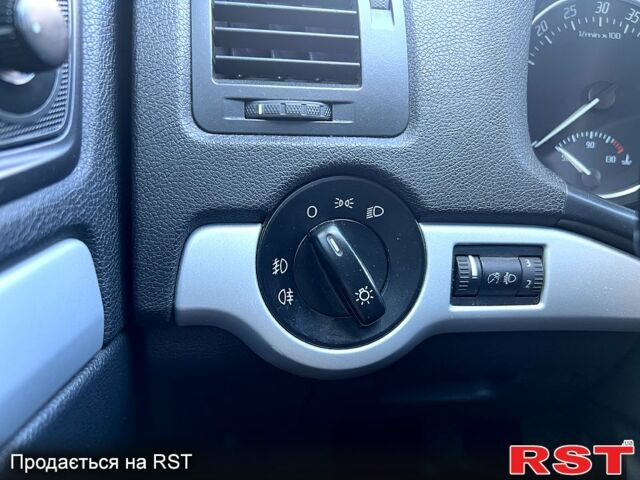 Белый Шкода Октавия, объемом двигателя 1.6 л и пробегом 320 тыс. км за 6200 $, фото 8 на Automoto.ua