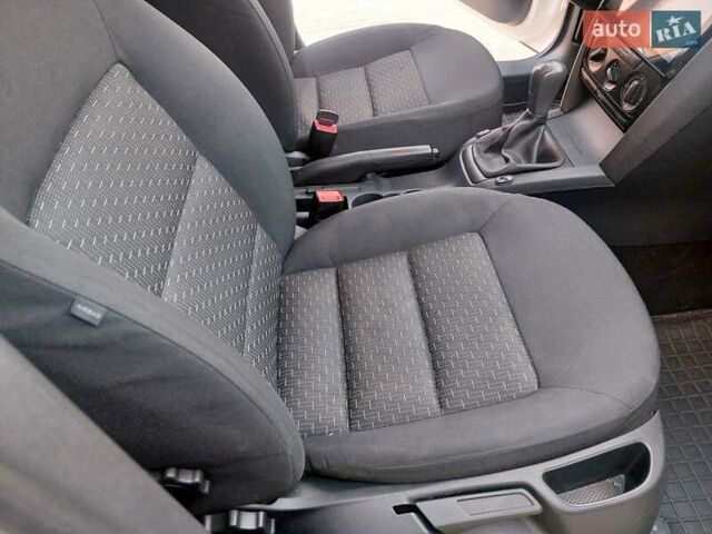 Белый Шкода Октавия, объемом двигателя 1.6 л и пробегом 289 тыс. км за 6800 $, фото 29 на Automoto.ua