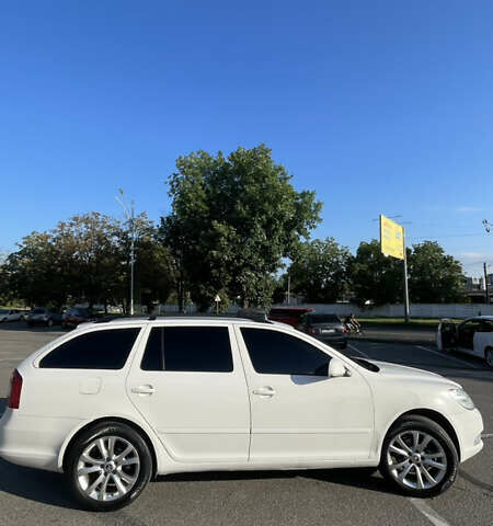 Белый Шкода Октавия, объемом двигателя 1.6 л и пробегом 291 тыс. км за 8200 $, фото 5 на Automoto.ua