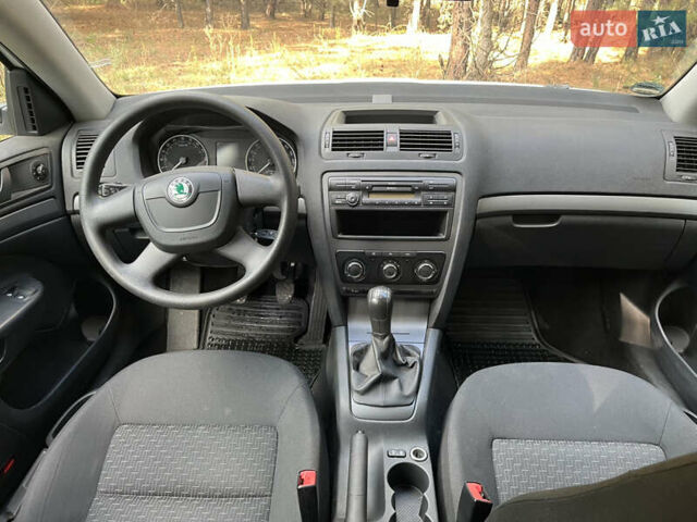 Белый Шкода Октавия, объемом двигателя 1.6 л и пробегом 263 тыс. км за 6800 $, фото 10 на Automoto.ua