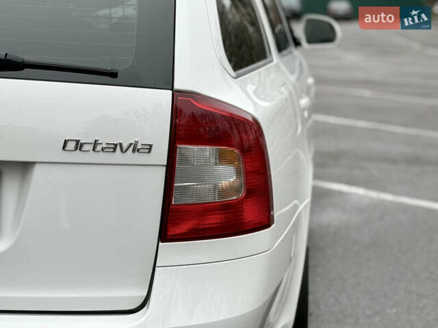 Белый Шкода Октавия, объемом двигателя 1.6 л и пробегом 204 тыс. км за 8999 $, фото 24 на Automoto.ua