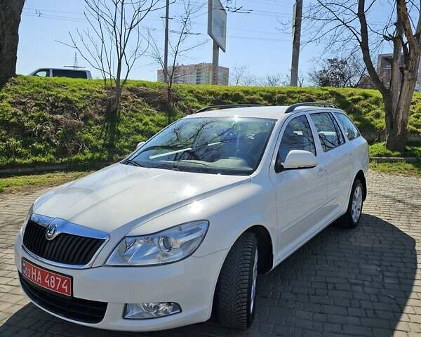 Белый Шкода Октавия, объемом двигателя 1.6 л и пробегом 169 тыс. км за 7900 $, фото 6 на Automoto.ua