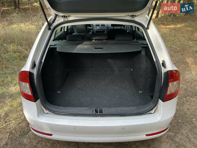 Белый Шкода Октавия, объемом двигателя 1.6 л и пробегом 263 тыс. км за 6800 $, фото 8 на Automoto.ua