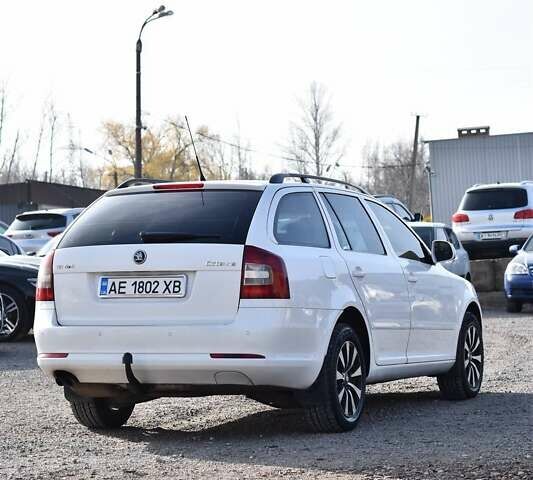 Білий Шкода Октавія, об'ємом двигуна 1.6 л та пробігом 259 тис. км за 7200 $, фото 1 на Automoto.ua
