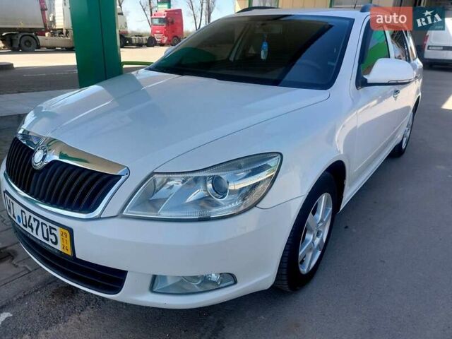 Белый Шкода Октавия, объемом двигателя 1.6 л и пробегом 289 тыс. км за 6800 $, фото 5 на Automoto.ua