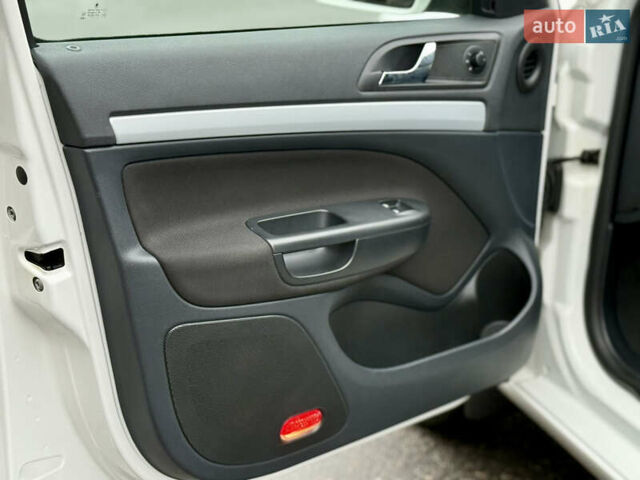 Белый Шкода Октавия, объемом двигателя 1.6 л и пробегом 204 тыс. км за 8999 $, фото 31 на Automoto.ua