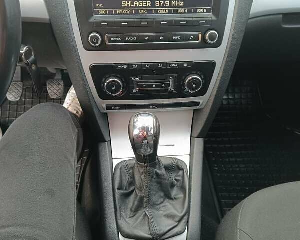 Білий Шкода Октавія, об'ємом двигуна 1.39 л та пробігом 266 тис. км за 7250 $, фото 35 на Automoto.ua