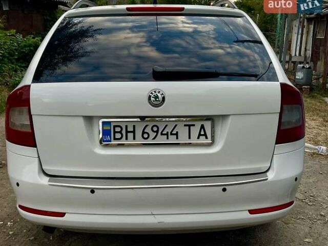 Белый Шкода Октавия, объемом двигателя 1.6 л и пробегом 302 тыс. км за 6600 $, фото 4 на Automoto.ua