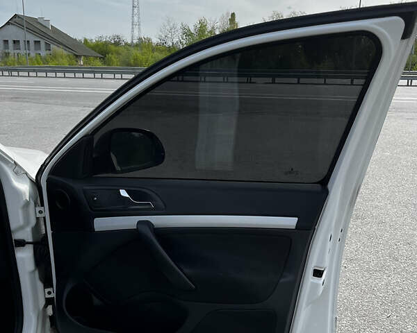 Белый Шкода Октавия, объемом двигателя 1.6 л и пробегом 325 тыс. км за 7800 $, фото 24 на Automoto.ua