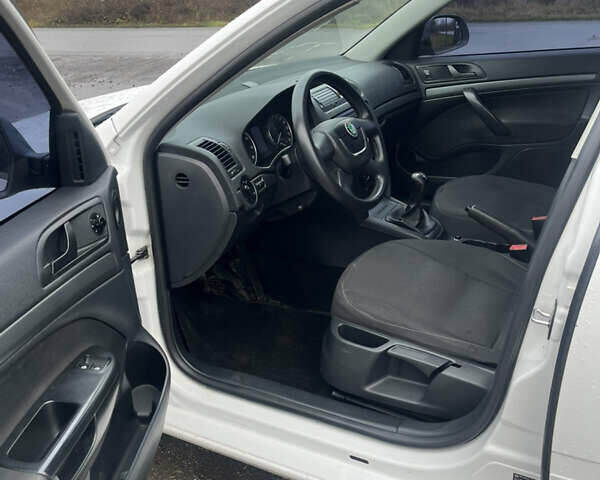 Белый Шкода Октавия, объемом двигателя 1.4 л и пробегом 164 тыс. км за 7400 $, фото 7 на Automoto.ua