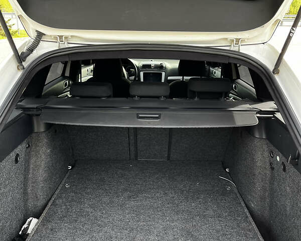 Белый Шкода Октавия, объемом двигателя 1.6 л и пробегом 325 тыс. км за 7800 $, фото 28 на Automoto.ua