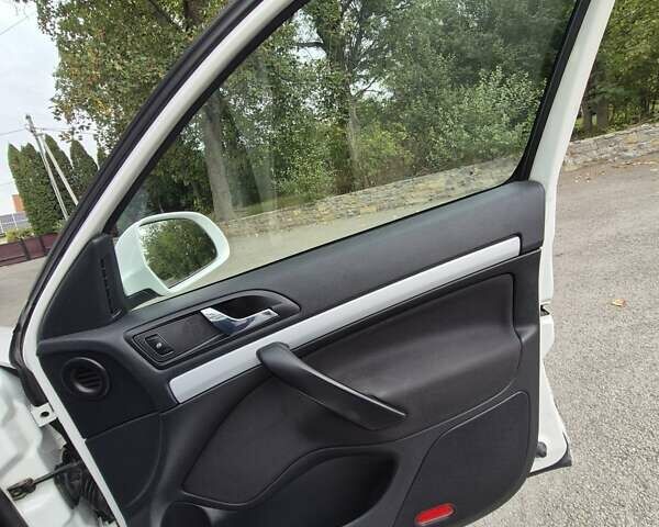 Білий Шкода Октавія, об'ємом двигуна 1.6 л та пробігом 224 тис. км за 7600 $, фото 14 на Automoto.ua