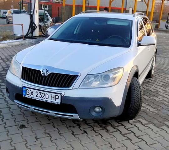Белый Шкода Октавия, объемом двигателя 1.8 л и пробегом 205 тыс. км за 8000 $, фото 5 на Automoto.ua