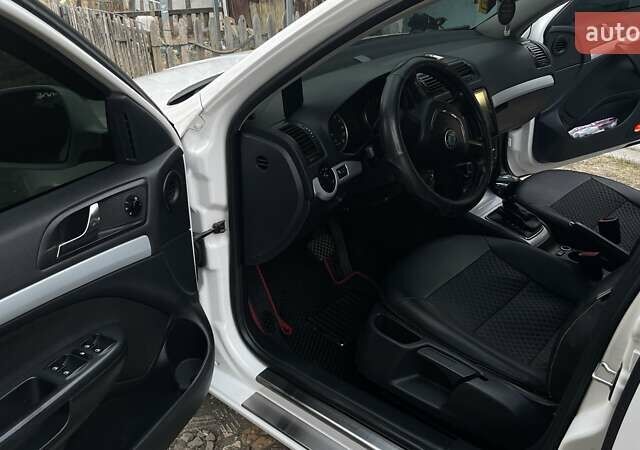 Белый Шкода Октавия, объемом двигателя 1.6 л и пробегом 302 тыс. км за 6600 $, фото 7 на Automoto.ua