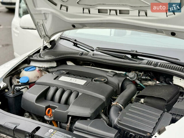 Белый Шкода Октавия, объемом двигателя 1.6 л и пробегом 204 тыс. км за 8999 $, фото 64 на Automoto.ua