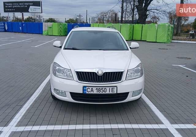 Белый Шкода Октавия, объемом двигателя 1.6 л и пробегом 258 тыс. км за 7900 $, фото 23 на Automoto.ua