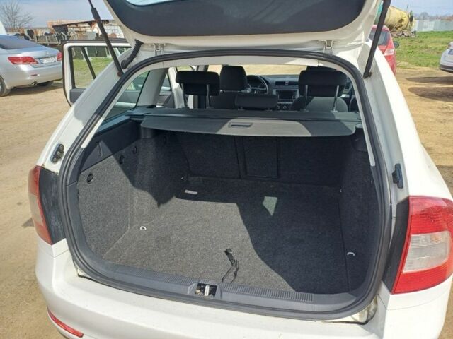 Белый Шкода Октавия, объемом двигателя 1.6 л и пробегом 270 тыс. км за 7555 $, фото 7 на Automoto.ua