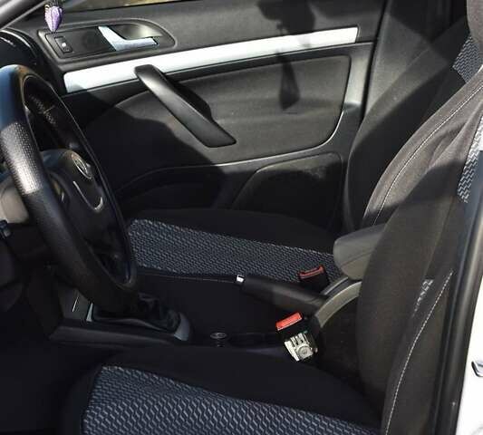 Білий Шкода Октавія, об'ємом двигуна 1.6 л та пробігом 259 тис. км за 7200 $, фото 7 на Automoto.ua