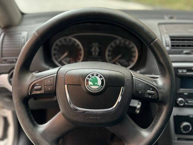 Шкода Октавія 2010 у Нетешине на Automoto.ua Білий Шкода Октавія, об'ємом двигуна 1.6 л та пробігом 357 тис. км за 5499 $, фото 11 на Automoto.ua