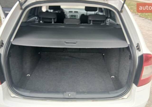 Белый Шкода Октавия, объемом двигателя 1.6 л и пробегом 258 тыс. км за 7900 $, фото 14 на Automoto.ua